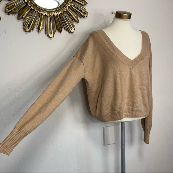 Serra Wool Cashmere V Neck Sweater - Picture 4 of 15